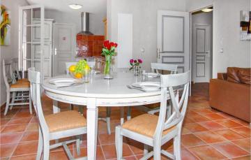 Nice home in Callian with Outdoor swimming pool, WiFi and 3 Bedrooms
