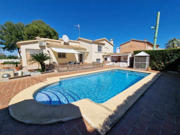 V32 Chalet independiente con piscina privada