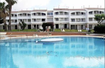 Apartamento bajo con piscina Macarella
