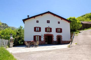 6 bedrooms house with furnished terrace and wifi at Valcarlos