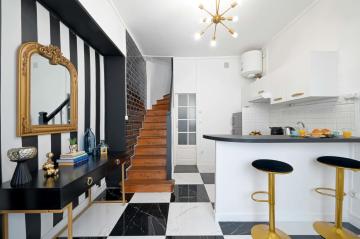 BLACK & WHITE - CHIC & PETIT MAISON- Pigalle 9eme