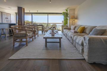 Luxury apartment in alicantes building