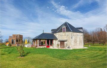 Stunning Home In Morainville Jouvaux With Outdoor Swimming Pool, Heated Swimming Pool And 4 Bedrooms