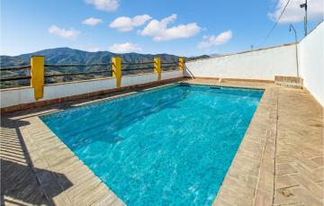 Amazing Home In Almchar With Wifi, Private Swimming Pool And 6 Bedrooms