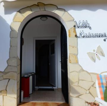 Captivating 2-Bed Villa in Alcaucin