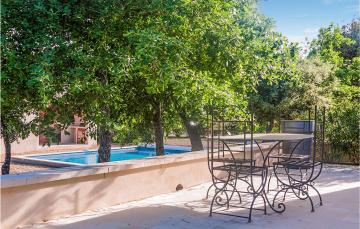 Beautiful home in Saint-Saturnin-ls-Apt with Outdoor swimming pool, WiFi and 1 Bedrooms