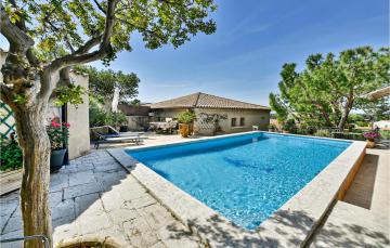 Beautiful Home In Chteaurenard With Outdoor Swimming Pool, Wifi And Indoor Swimming Pool
