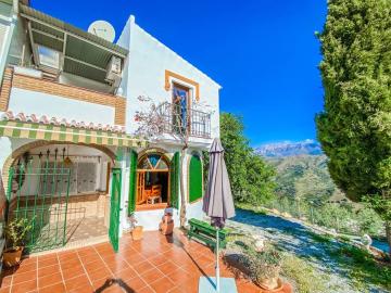 3 bedroom country property