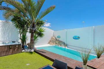 THE PALM TREE HOLIDAY HOME - by MEDANO4YOU