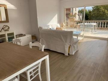 Maravilloso apartamento con terraza y piscina
