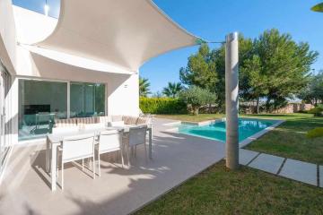 Modern villa in Las Colinas Golf with heated pool
