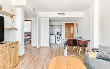 La entrada two bed room apartment