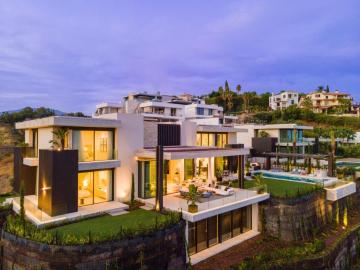 Modern Villa THE HILLS