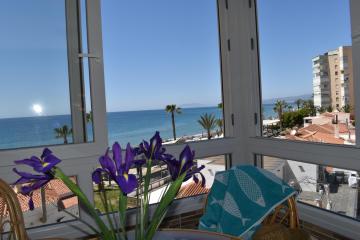 Fantastic studio - beachfront