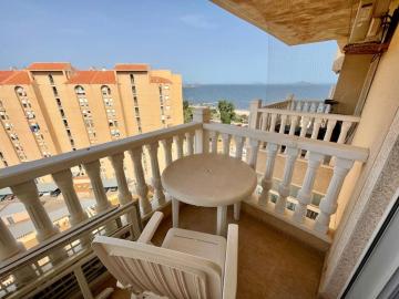 Apartamento en primera línea con parking y piscina