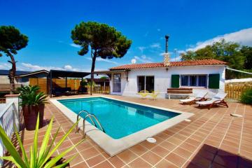 V&V Lloret-Villa Lisa: casa con piscina privada,zona petanca y ping-pong