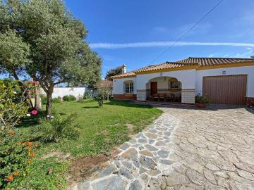 Villa Manoli: 4 bedroom villa in Zahora, ideal for 2 families