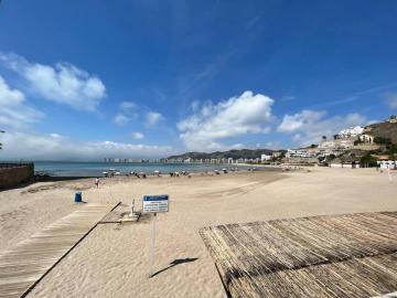 Apartamento En Primera Línea De Playa Edificio Coloso