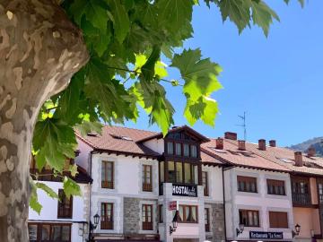 Hostal La Serna