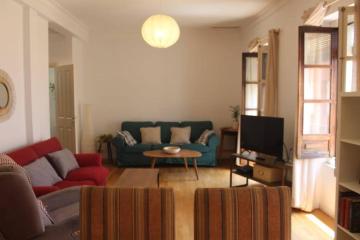 MAR3 - Bright Downtown Apartment