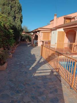 Chalet con piscina en Calabardina