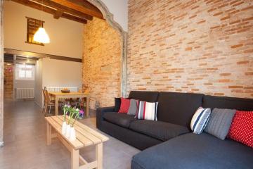 2-bed duplex apartment next to Passeig del Born!
