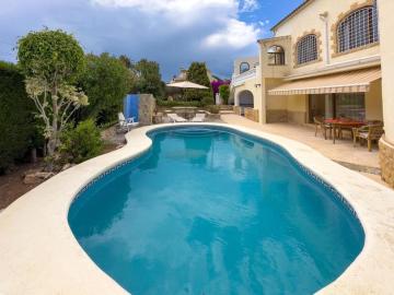 Calpe casa privada piscina a pie de playa wifi aire barbacoa
