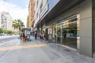 Holidays2Malaga junto a la Estacion Central de Tren con Parking & air acondicionado y WIFI