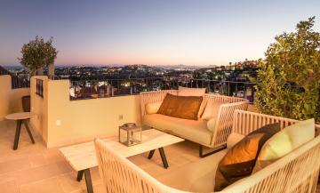 Aloha Hill Club Premium Suite Luxury Apartment