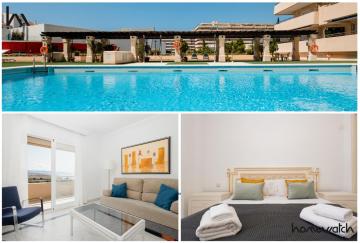 Sea view apartment in the center of puerto Banús and private parking