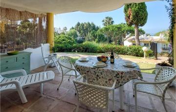 Amazing Apartment In Calahonda Mijas With Wifi, Swimming Pool And 2 Bedrooms