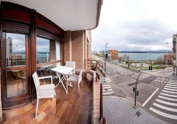 A 10 mn de playas, avenida principal de Santander