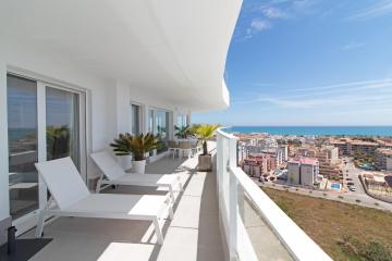 Global Properties, Apartamento con piscina privada y terraza con vistas a la costa