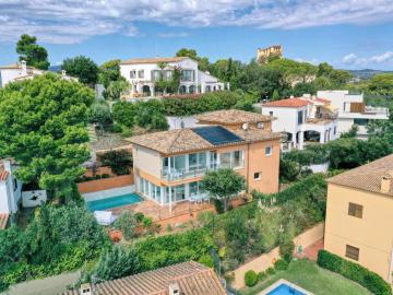 Chalet con vistas al mar y piscina privada