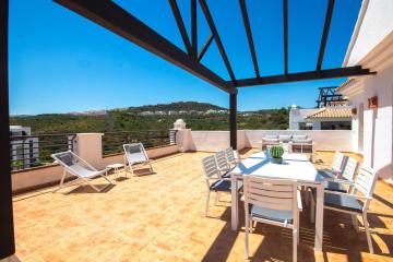Modern three bedroom penthouse apartment in Casares Costa