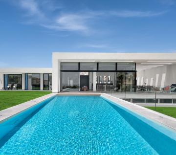Beach villa with sea views, walk to beach and restaurants