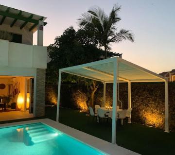 Modern beachside townhouse w/ private pool