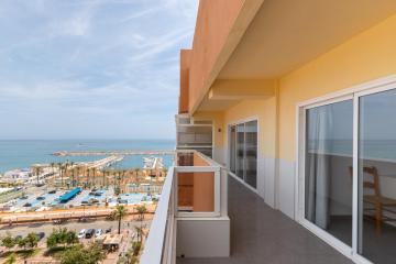 Seaview modern large one bedroom