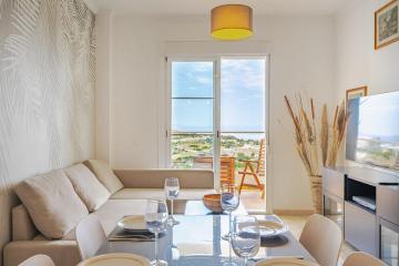 Lovely Front line apt. with sea views in Manilva