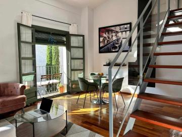 Modern apt in old town w cathedral views and AC