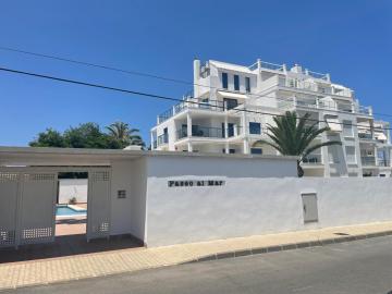 apartamento 4 personas, amplias terrazas y 2OO mt de la playa