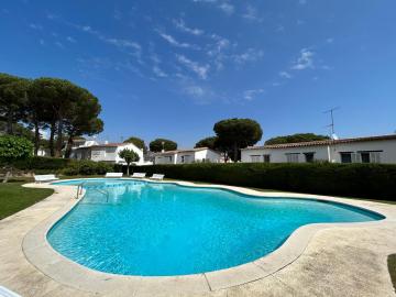 Casa con Jardín y Piscina Comunitaria