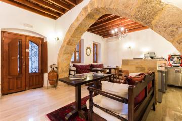 Camelot Traditional & Classic Hotel