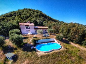 Attractive Holiday Home in Assisi with Swimming Pool