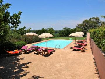 Spacious Farmhouse near Montalto di Castro with Shared Pool