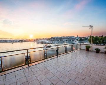 Amazing seaview apartment with a balcony near the beach - Kneza Trpimira I - AE1386