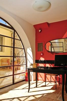 Platanos in the castle - 5