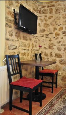 Platanos in the castle - 6