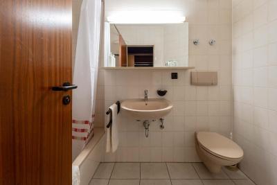 enjoyHotel garni Korntal Stuttgart b&b Parkplatz Sprinter Penny eTank - 2