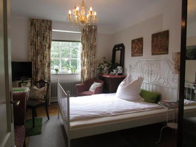 Altes Forsthaus Waldenbuch / Bei der Messe Stuttgart - 1